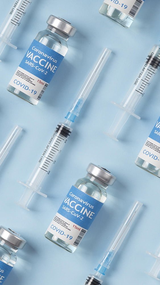 coronavirus arrangement with vaccine bottle and syringe 1000